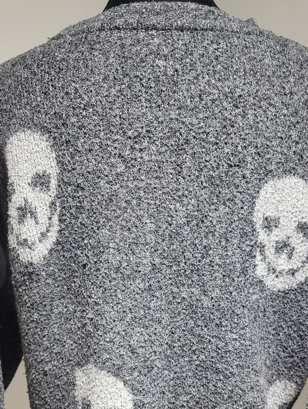 Women's Gray Skull Pattern Crewneck Sweater Medium Monochrome Comfy Knit - Picture 6 of 7